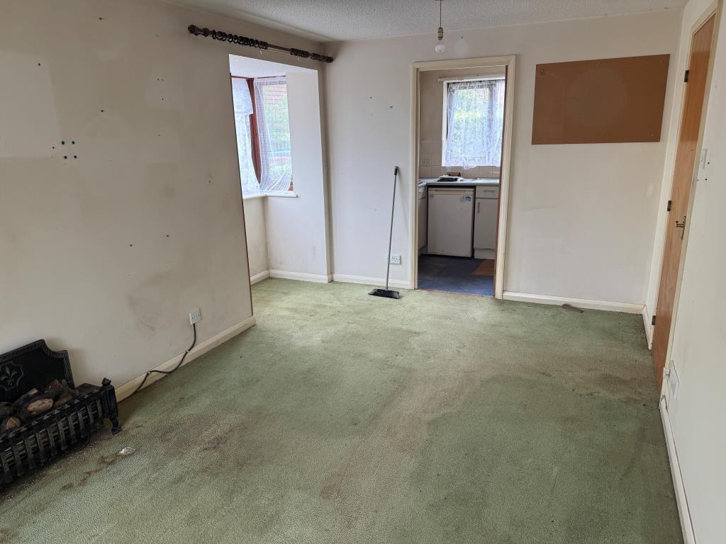 Lot: 120 - GROUND FLOOR FLAT WITH PARKING IN NEED OF UPDATING - View of living room with access to kitchen from front